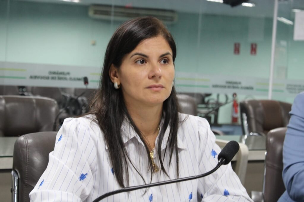 Vereadora Kallyna Dias propõe programa de combate ao stalking e cyberstalking em Campina Grande Vereadora Kallyna Dias propõe programa de combate ao stalking e cyberstalking em Campina Grande