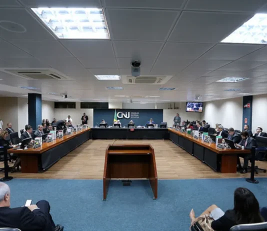 CNJ acaba com aposentadoria compulsória como punição máxima para juízes