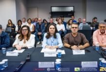 Bancários recebem proposta com aumento real e manutenção de direitos; decisão será em setembro