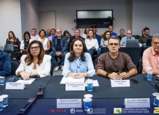 Bancários recebem proposta com aumento real e manutenção de direitos; decisão será em setembro
