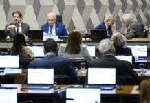 CCJ do Senado aprova PEC que prevê fim da escala 6×1