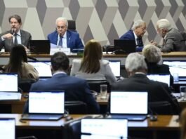 CCJ do Senado aprova PEC que prevê fim da escala 6×1