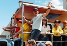 Aguinaldo Ribeiro participa da carreata de Lucas em Campina Grande