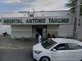 Trabalhadores do Hospital Antônio Targino protestam contra atraso de salários