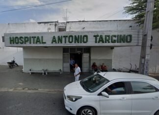 Trabalhadores do Hospital Antônio Targino protestam contra atraso de salários