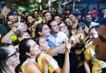 Lucas Ribeiro percorre bairros de Campina Grande e promove “adesivaço”