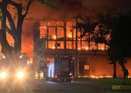 UFPB presta apoio à UFPE após incêndio atingir prédio com laboratórios