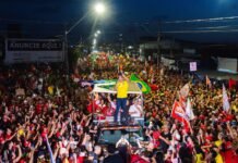 Lucas reforça apoio a Lula em caminhada que reúniu multidão em Mangabeira