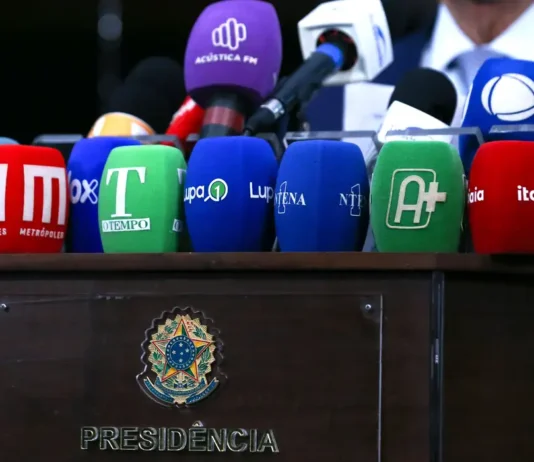 Jornalistas sofreram mais de 14 mil ataques no 1º turno das eleições