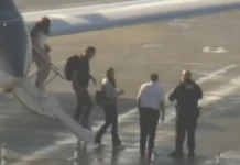 Flávio Bolsonaro chega a Miami após derrota para Lula